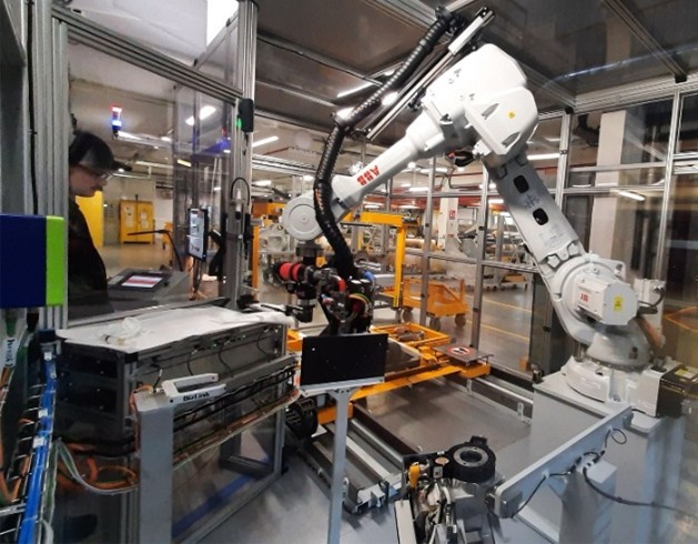 Robot dispensing